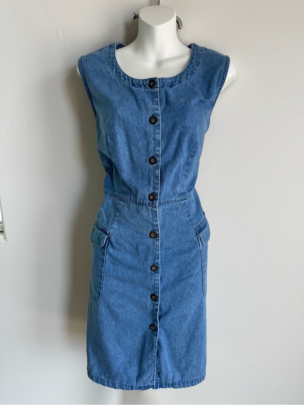 Vintage 90’s Sleeveless Denim Button-Front Dress in Blue